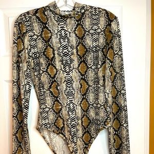 Snakeskin Turtleneck Stretchy Long Sleeve Bodysuit. Size L.